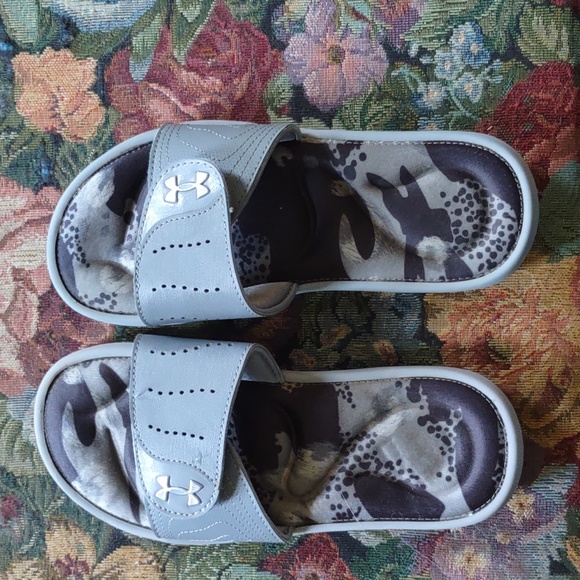 Under Armour Slides - Picture 1 of 6
